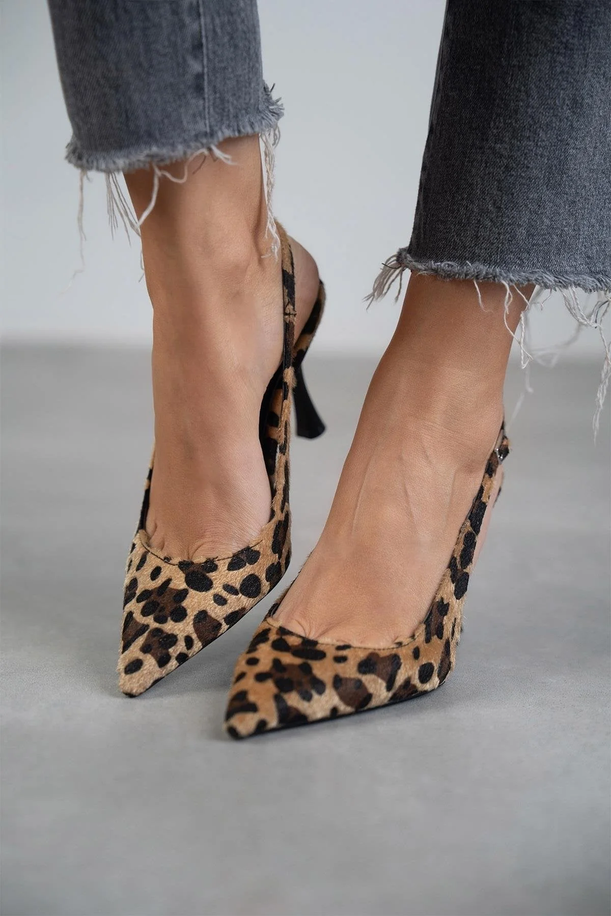 Monique – Zapatos de tacón de leopardo con punta puntiaguda - Image 4