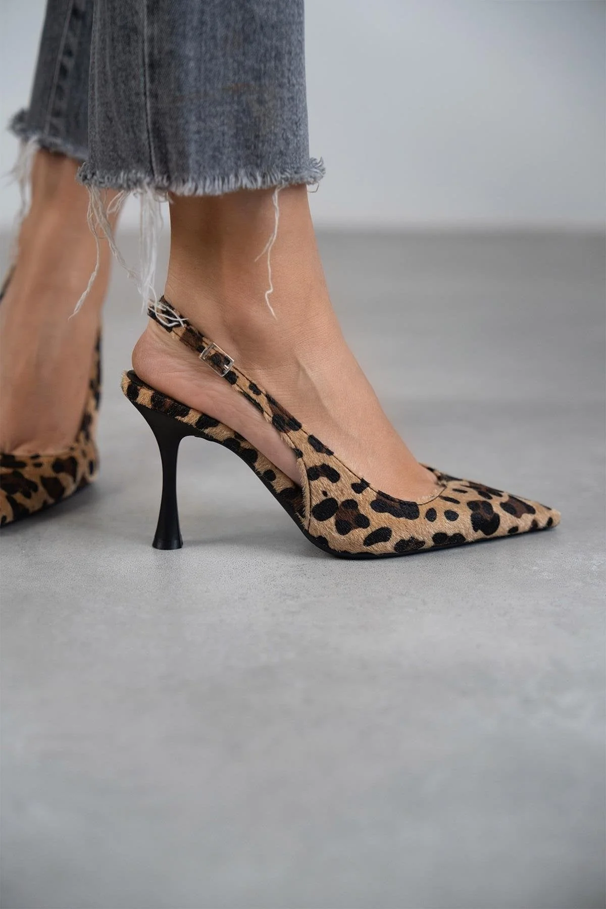 Monique – Zapatos de tacón de leopardo con punta puntiaguda - Image 5